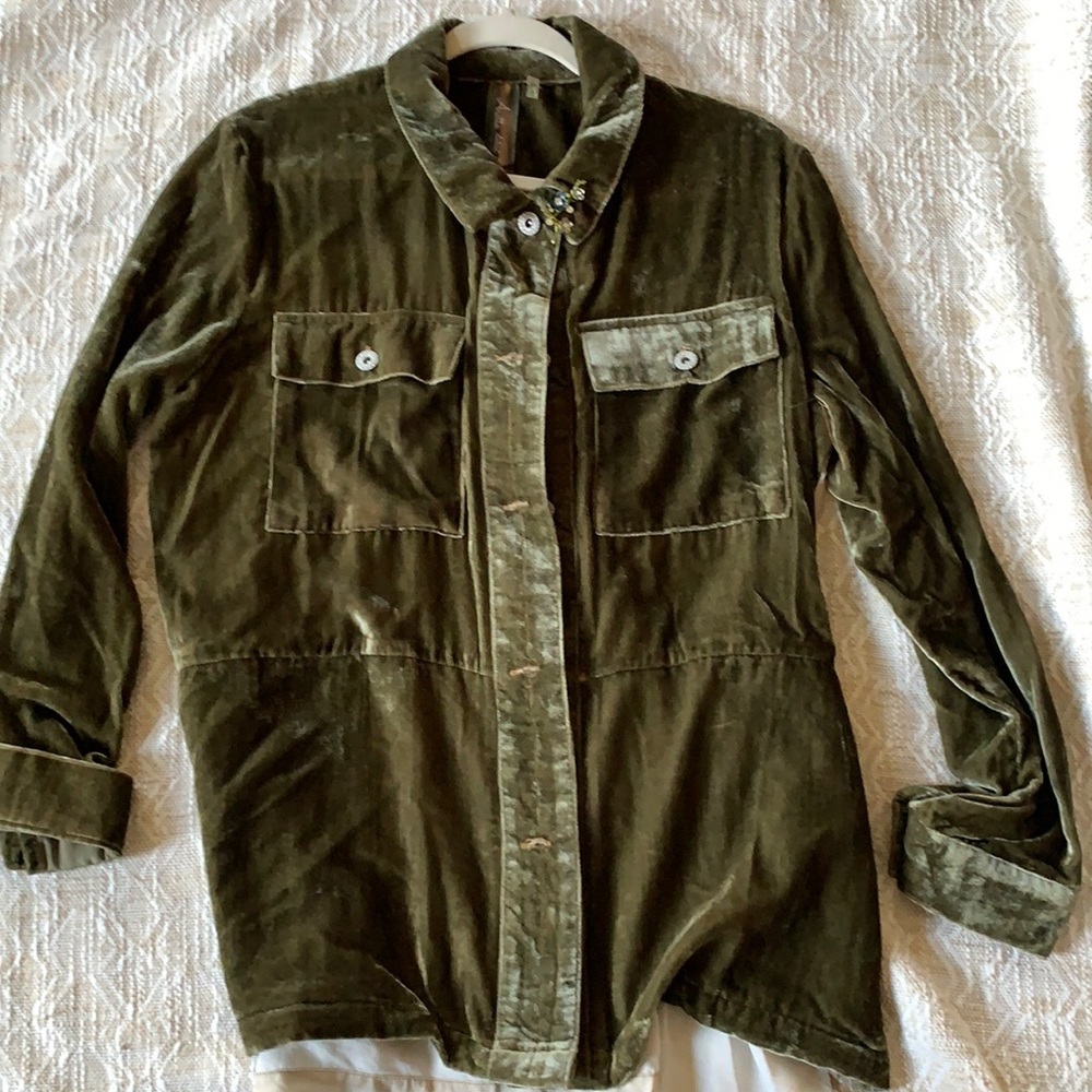Quality velvet shirt in forest green